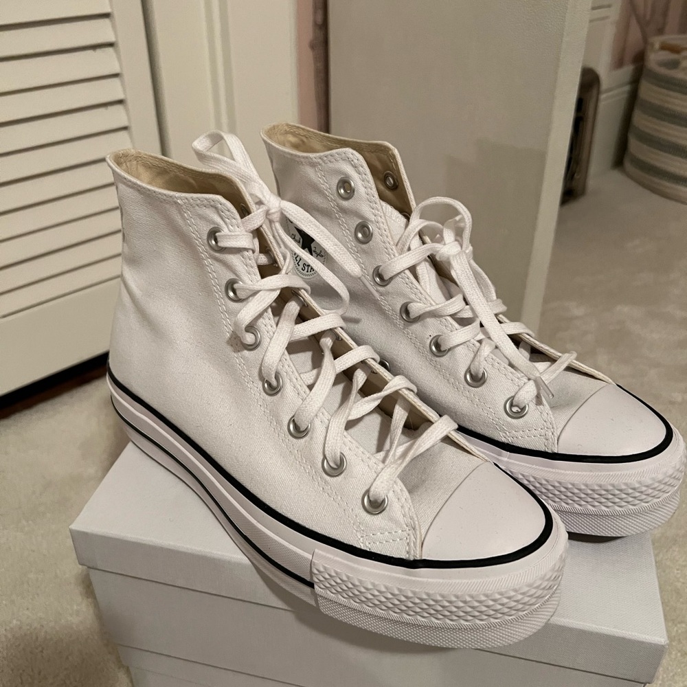Converse Women's Chuck Taylor All Star Lift Sneakers (Never Worn)